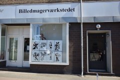 Ole Valdemar i vinduet hos Billedmagerværkstedet